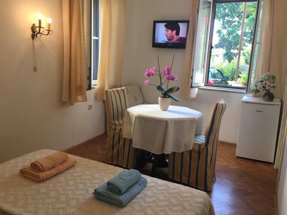 Rooms Tusculum Opatija Bagian luar foto
